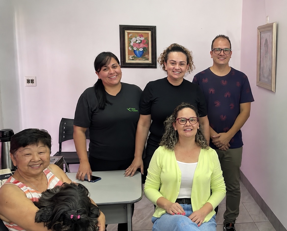 Equipe reunida no escritório